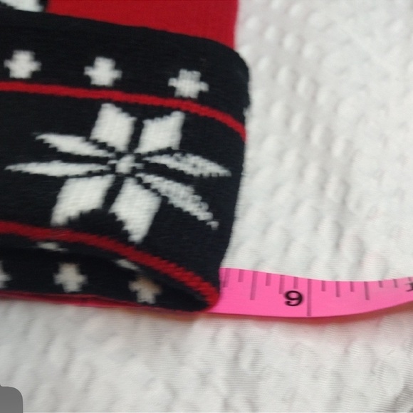 Disney Minnie Beanie with Snowflake Design - Picture 4 of 4